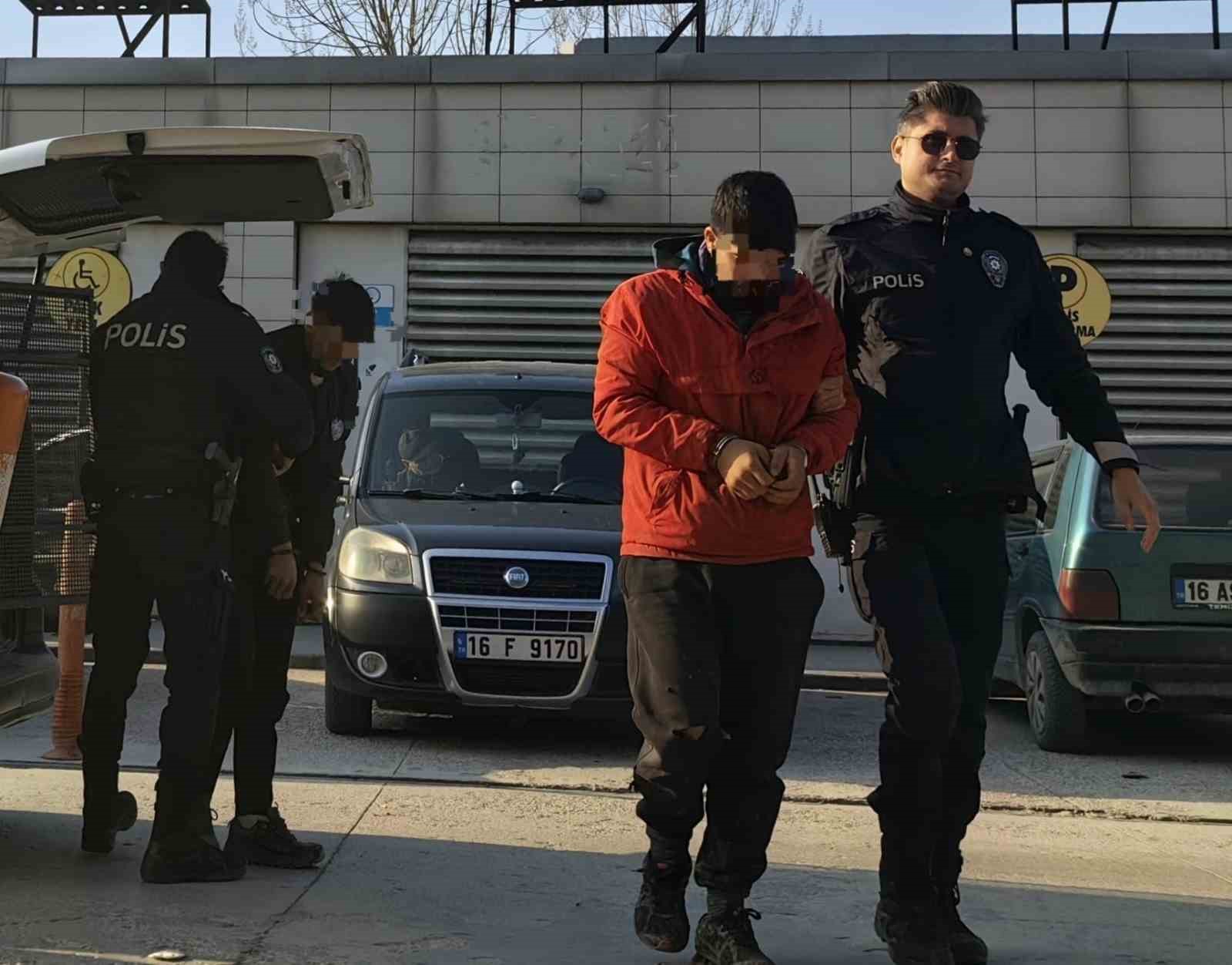 Bursa’da demir çalan hırsızlar yakalandı