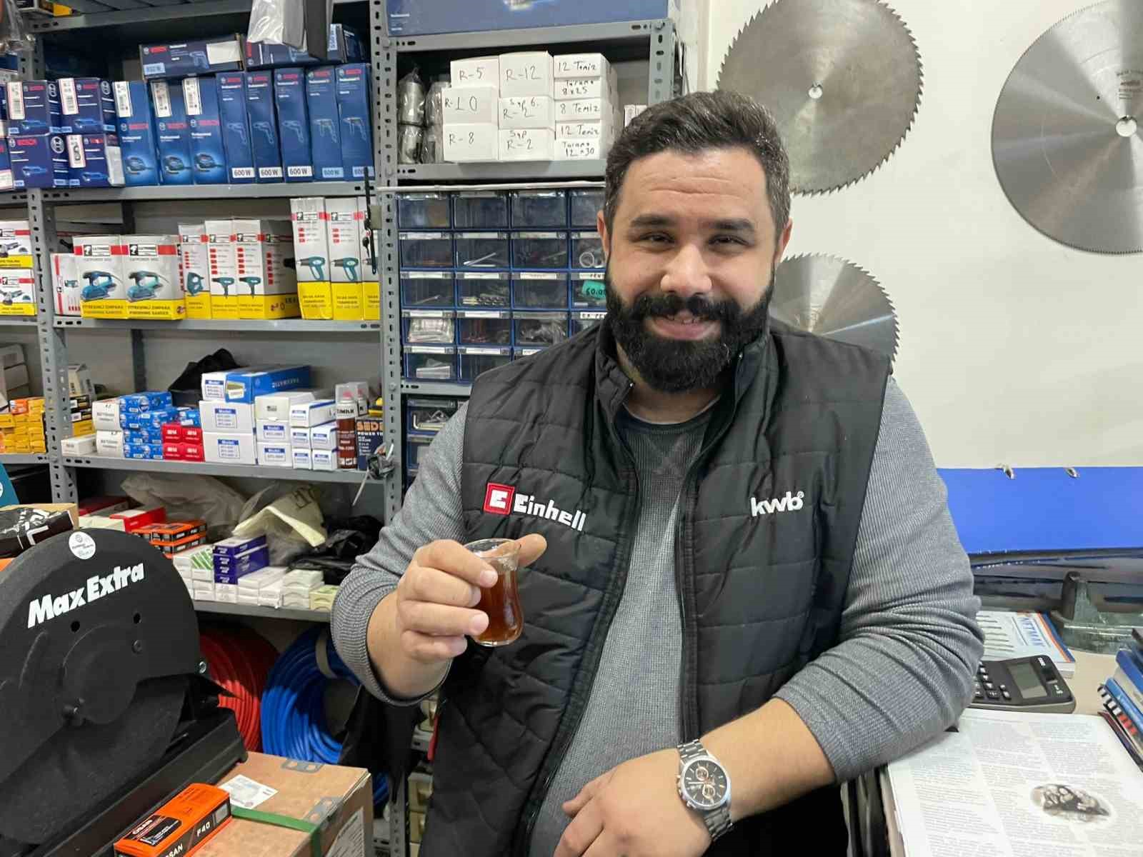 Bursa’daki depremde çayını alıp dışarı kaçan adam konuştu