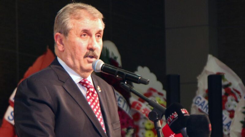 Destici’den CHP’ye ‘bildiri’ tepkisi Büyük Birlik Partisi Genel Başkanı Mustafa Destici, teröre karşı ortak