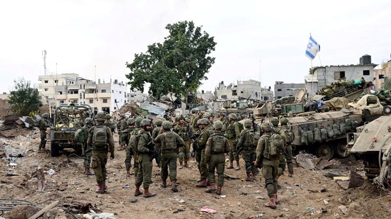 İsrail, harabeye dönen kente bayrak çekti