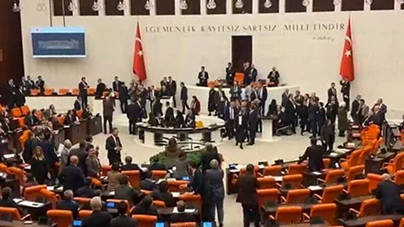 TBMM’deki bütçe görüşmelerinde gerginlik Bütçe görüşmelerinin devam ettiği TBMM Genel Kurulu'nda AK Parti ve