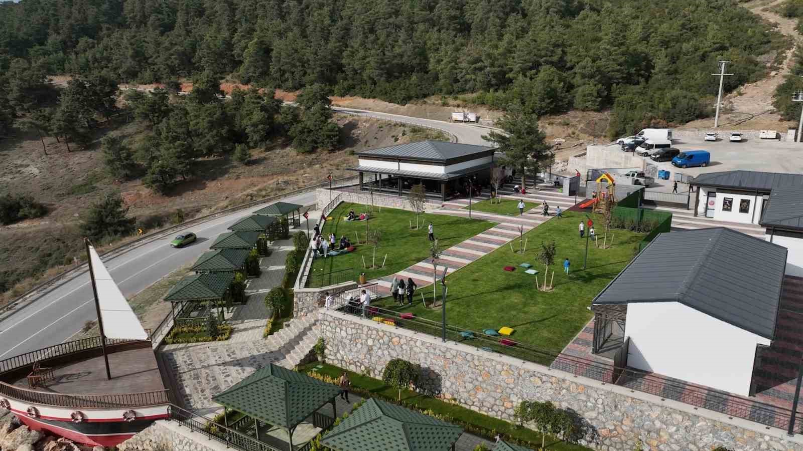 Bursa’da ziyaretçi akınına uğrayan yeni merkez