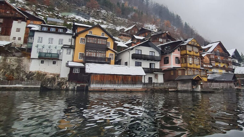 Dünyanın sayılı doğa güzellikleriyle meşhur bir yer... Hallstatt... Avusturya'nın bu