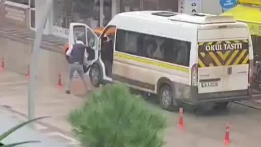 Görüntüler Bursa’dan… Sokağı ringe çevirdiler