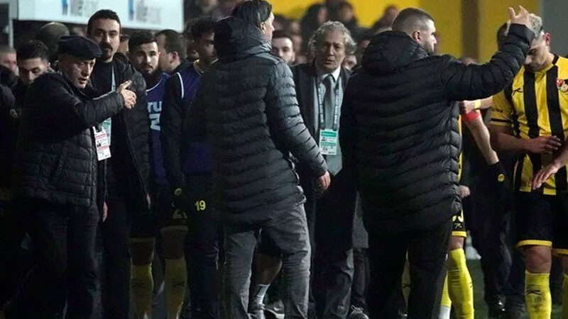 İstanbulspor Başkanı: Küme düşmüşüz sorun değil Trabzonspor maçında hakem kararına tepki olarak takımı sahadan çeken İstanbulspor