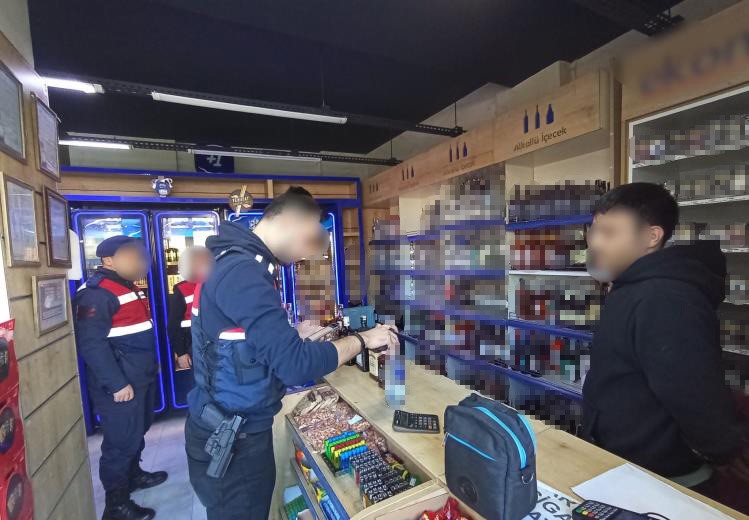 Bursa’da jandarma ekipleri yeni yıl öncesi kaçakçılara göz açtırmıyor