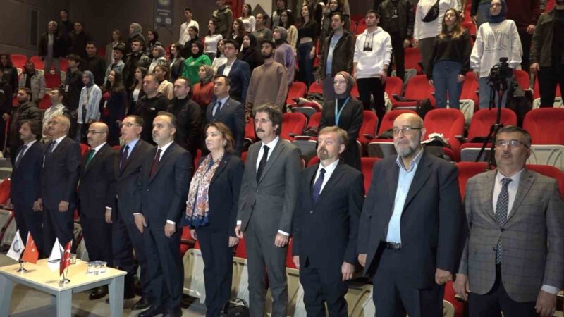 Kamu Başdenetçisi Malkoç Bursa’da konuştu: ‘Egemen güçlerin sistemi artık çöktü’ Bursa Uludağ Üniversitesi tarafından düzenlenen etkinlikte öğrencilerle bir araya gelen