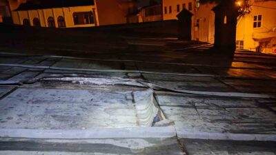 Bursa’da kurşun levhaları çalmak isterken yakalandı