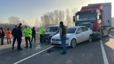 Zincirleme kaza! 8 araç birbirine girdi