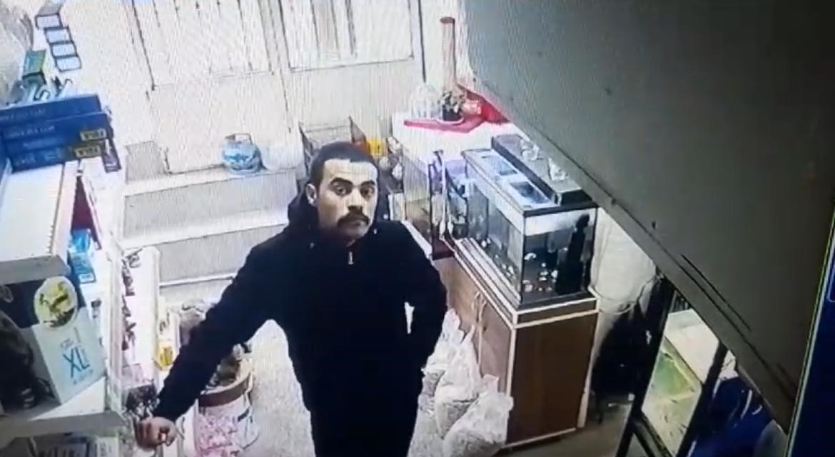 Bursa’da müşteri gibi geldiği iş yerinde araç çalıp kayıplara karıştı