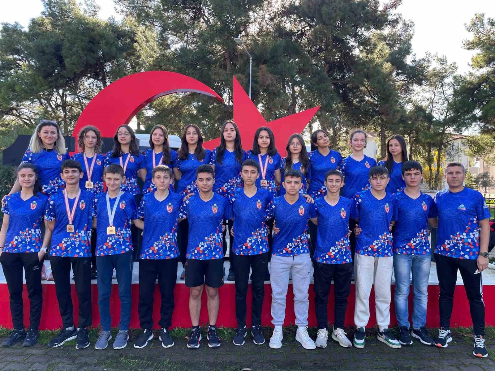 Oryantiring sporcular şehitler anısına yarıştı Oryantiring sporcular şehitler anısına yarıştı