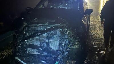 Bursa’da otobanda çarpışan otomobiller alev aldı 3’ü çocuk 7 kişi yaralandı