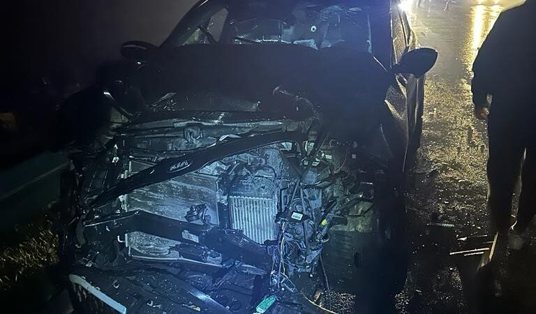 Bursa’da otobanda çarpışan otomobiller alev aldı 3’ü çocuk 7 kişi yaralandı Bursa’nın Mustafakemalpaşa ilçesinde çarpışan 2 otomobilden 1’i alev aldı, kazada