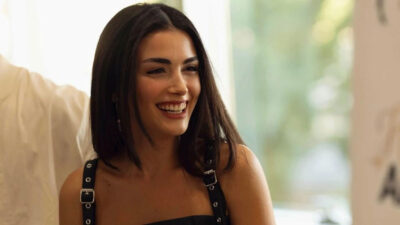 Kırmızı minisiyle büyüledi!