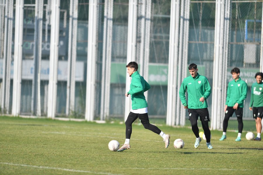 Bursaspor yoğun çalışıyor! Bursaspor yoğun çalışıyor!