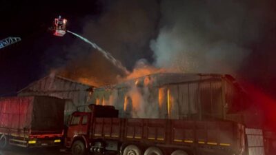 Palet deposunda yangın