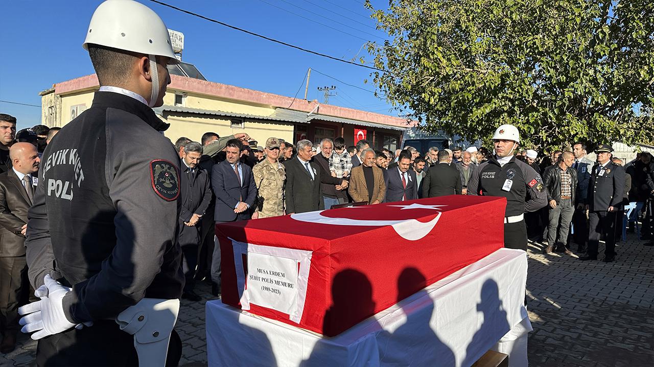 Şehit polise son görev Şehit polise son görev