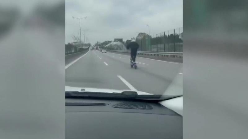 Tehlikeli hız yarışı: 120 kilometre ile araçları solladı