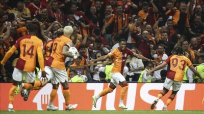 Galatasaray tur için sahaya çıkıyor