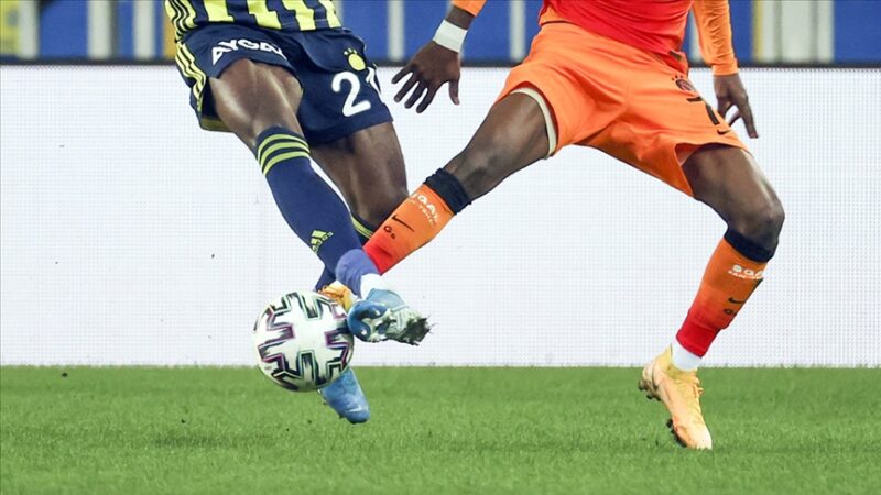 Lider Fenerbahçe kendisiyle aynı puana sahip Galatasaray’ı saat 19.00'da konuk