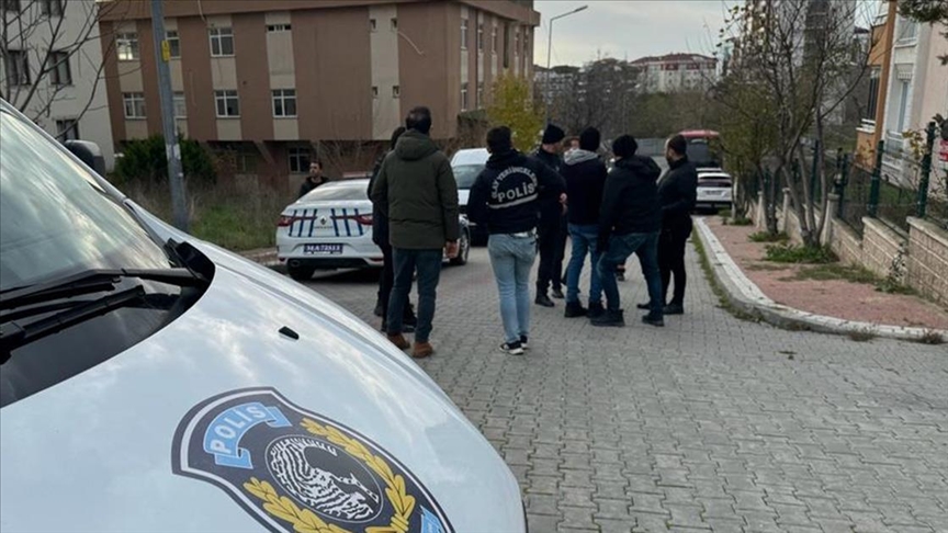 Temizlik işçisi sokakta bomba buldu!