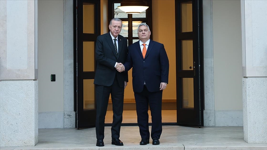 Cumhurbaşkanı Erdoğan, Macaristan’da! Erdoğan Togg, Orban at hediye etti