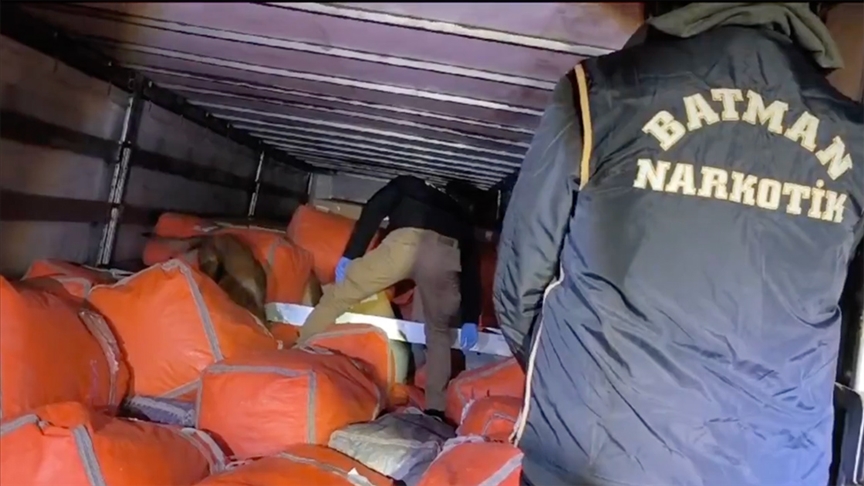 Bakan Yerlikaya duyurdu! 1,5 ton uyuşturucu ele geçirildi