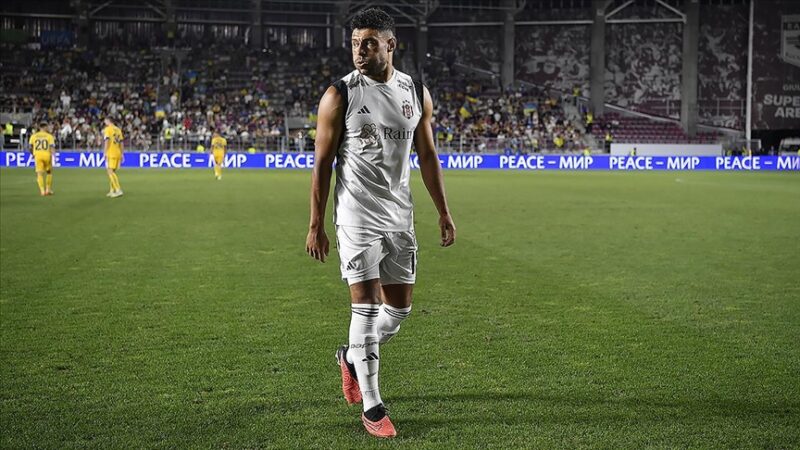 Beşiktaş'ın İngiliz futbolcusu Alex-Oxlade Chamberlain'in sağ uyluk arka adalesinde yırtık