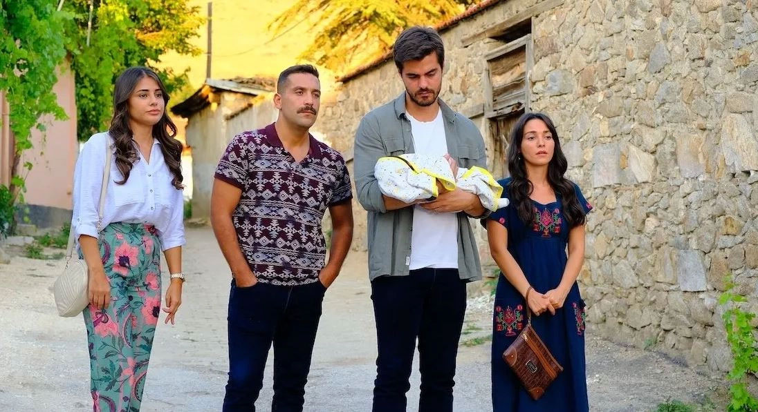 Süper minisiyle sosyal medyayı ikiye böldü!