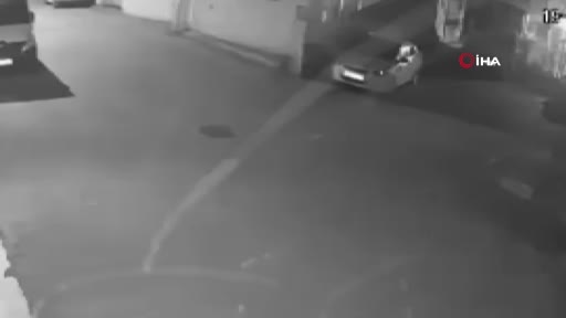 Görüntüler Bursa’dan… El freni çekilmeyen otomobil…