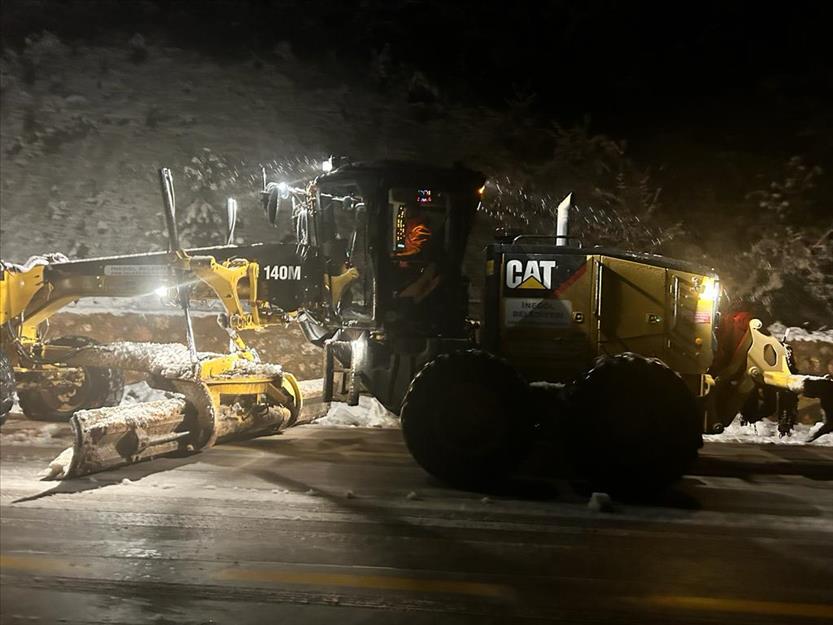 İnegöl Belediyesi’nden karla aralıksız mücadele İnegöl Belediyesi’nden karla aralıksız mücadele