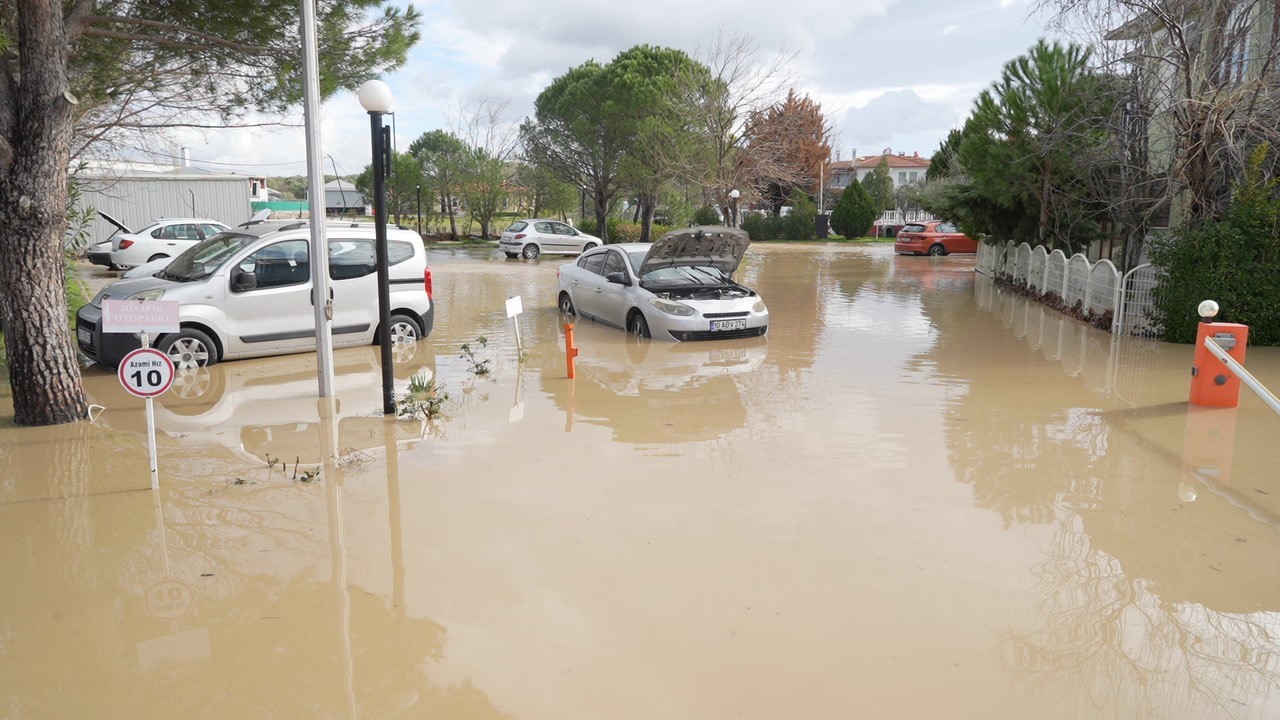 Ayvalık sular altında
