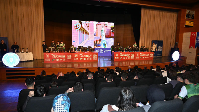 Bursa’daki E-spor Turnuvası’nda final heyecanı Bursa Büyükşehir Belediyesi tarafından düzenlenen 100. Yıl Liseler Arası Bursa