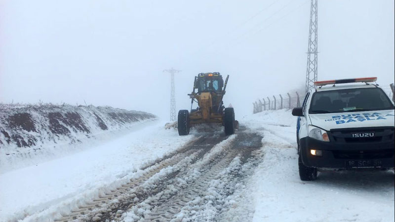 Bursa’da 63 mahallede kar mesaisi