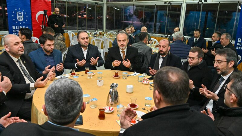 Orhangazi’de sofralar bereketlendi Bereket Sofraları Buluşmaları çerçevesinde bu kez Orhangazi ilçesinde vatandaşlarla bir