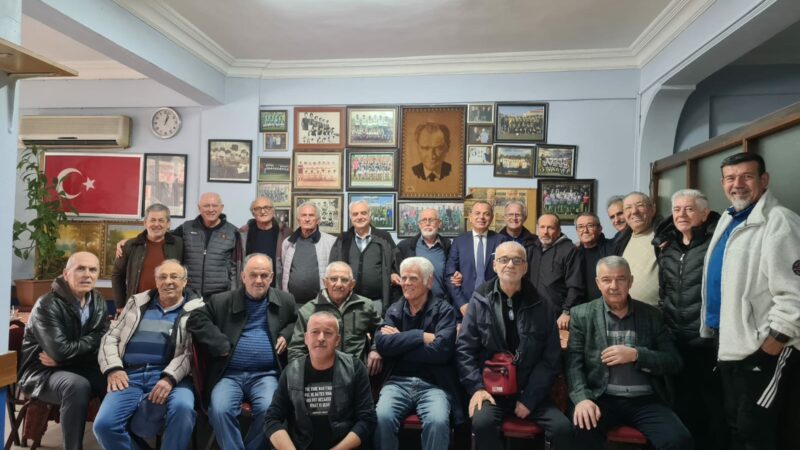 Bursa’da 47 yıl sonra bir araya geldiler! Köklü kulübün ilk kadrosu buluştu… Bursa'nın köklü kulüplerinden Geçitspor'un 1977 yılındaki ilk kadrosu biraraya geldi...
