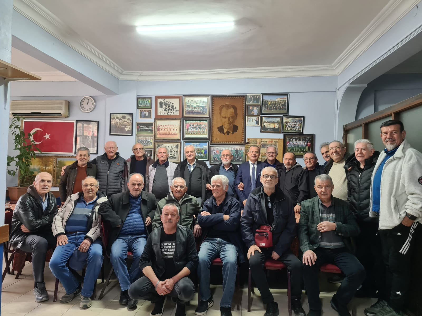 Bursa'da 47 yıl sonra bir araya geldiler! Köklü kulübün ilk kadrosu buluştu... 1 381a263d 62ad 418d 91be da0151ac2e5e