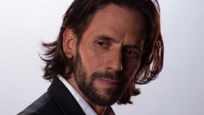 Ünlü oyuncu ve kızları uçak kazasında öldü