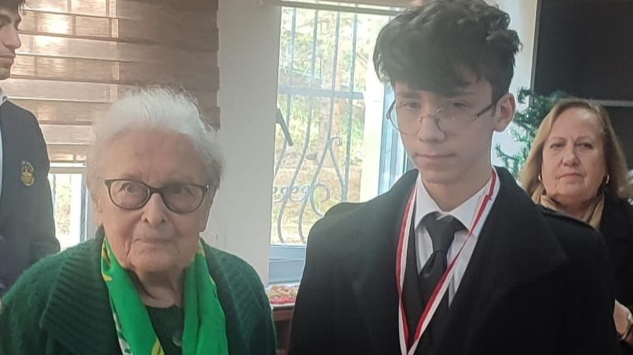 Bursa’yı gururlandıran başarı! Dünyaca ünlü isimden Bursalı Ediz’e ödül…