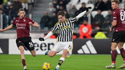 Kenan Yıldız büyülemeye devam ediyor