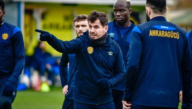 Volkan Demirel ve Emre Belözoğlu PFDK’ya sevk edildi Volkan Demirel ve Emre Belözoğlu PFDK’ya sevk edildi