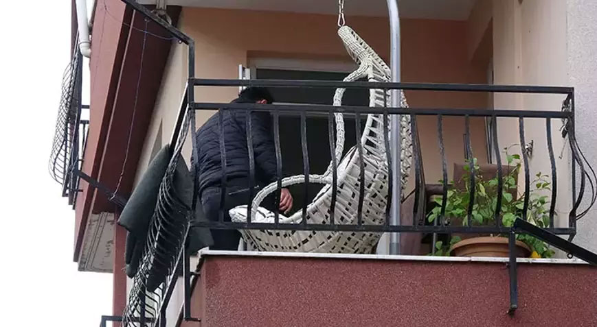Antalya’da balkonda dehşet! Defalarca bıçaklanmış