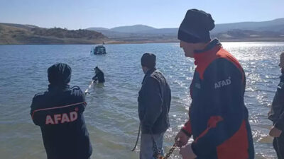 Traktörünü göle soktu, sebebi şaşkınlık yarattı