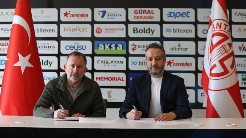 Sergen Yalçın imzayı attı Trendyol Süper Lig ekiplerinden Bitexen Antalyaspor, teknik direktör Sergen Yalçın