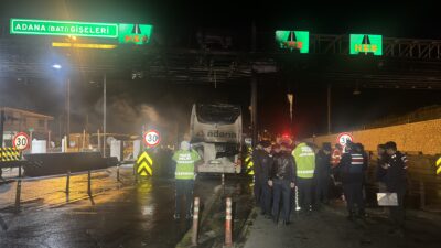 Otobanda korkunç kaza: Yaralılar var