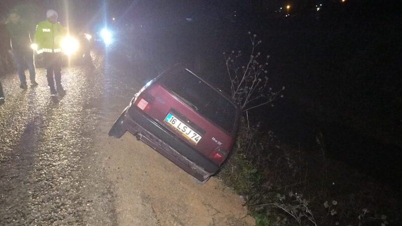 Bursa’da feci kaza! Ölümden döndü Bursa'nın Orhangazi ilçesinde, yoldan çıkarak dereye yuvarlanmak üzere olan otomobil