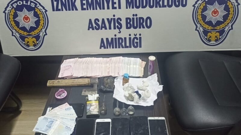 Bursa’da uyuşturucu operasyonu Bursa'nın İznik ilçesinde polis ekiplerince düzenlenen uyuşturucu operasyonunda yakalanan 7