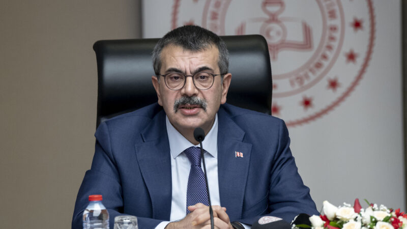 Milli Eğitim Bakanı Tekin’den ara tatil mesajı Milli Eğitim Bakanı Yusuf Tekin, ara tatile ilişkin öğrencilere yönelik,