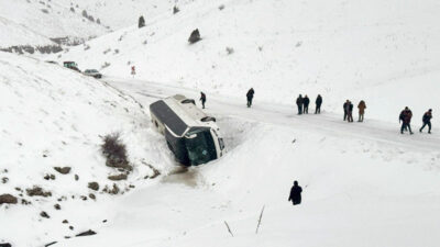 Cenaze dönüşü feci kaza! Yaralılar var