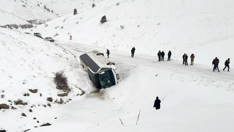 Cenaze dönüşü feci kaza! Yaralılar var